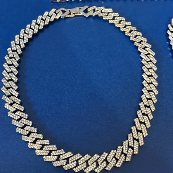 2 stainless steel Cuban link chains. 1 stainless steel bracelet - Picture 2 of 4